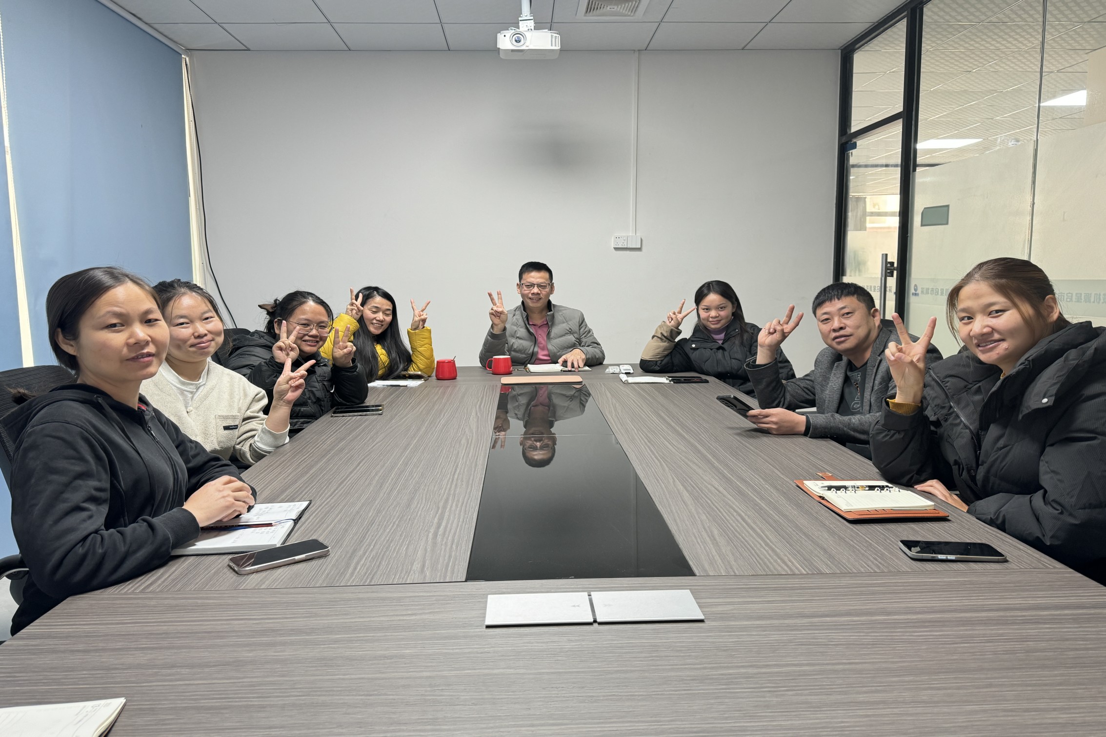 Shenzhen Qixingyuan Company tient 2024 Résumé annuel, attendant avec impatience les objectifs du Nouvel An